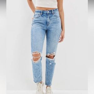 AE Strigid Ripped Mom Jean